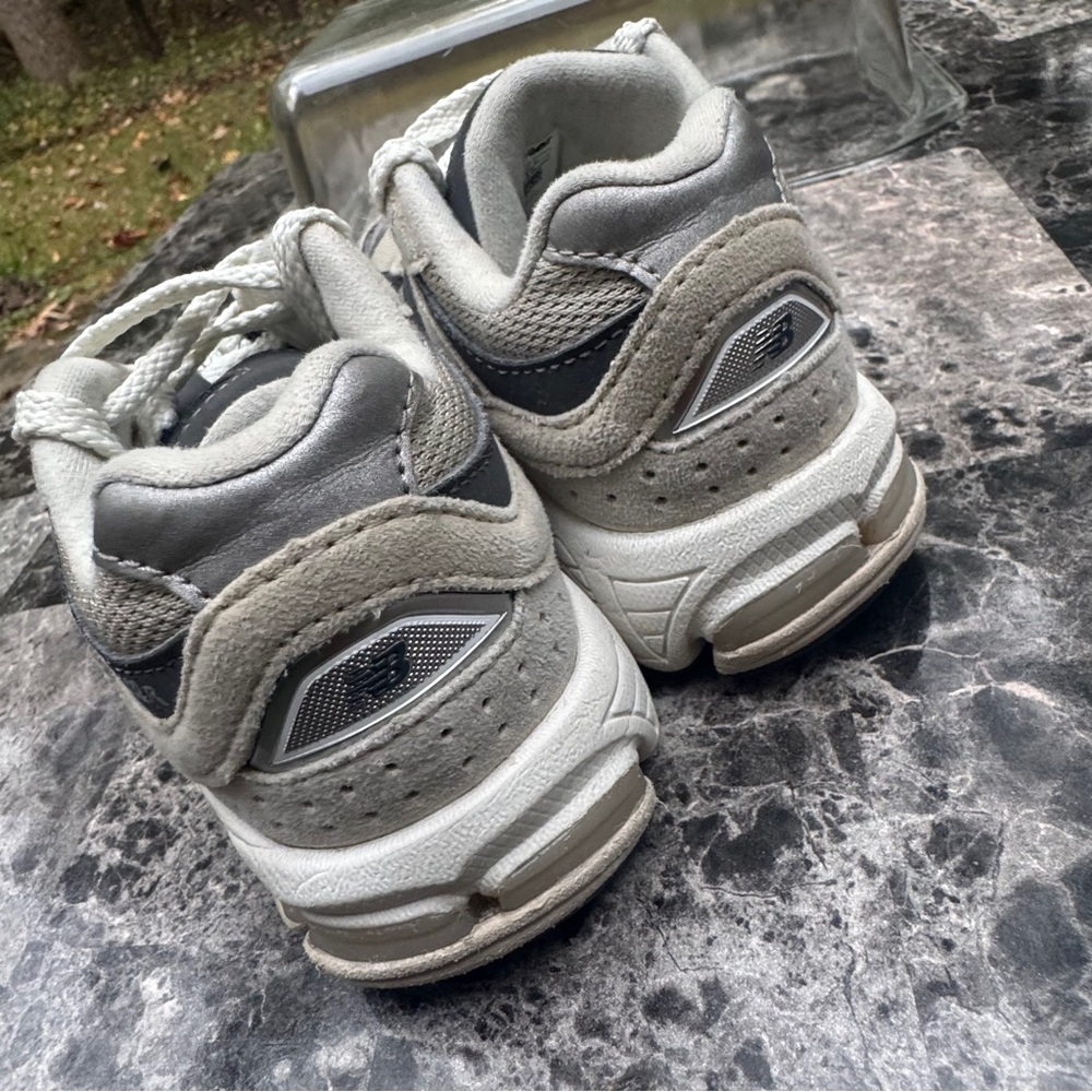 New Balance 2002R  Sneakers Size 11 Boys - Picture 14 of 14